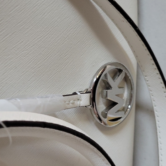 NWT Michael Kors 👜 - Picture 6 of 9